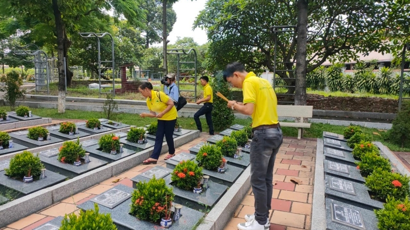 HỘI ĐỒNG HƯƠNG NGHỆ AN MIỀN NAM, LÀM LỄ DÂNG HƯƠNG, DÂNG HOA TRI ÂN CÁC ANH HÙNG CHIẾN SĨ CHIẾN ĐẤU ANH DŨNG HI SINH VÌ ĐẤT NƯỚC TẠI NGHĨA TRANG LIỆT SỸ TỈNH BÌNH DƯƠNG