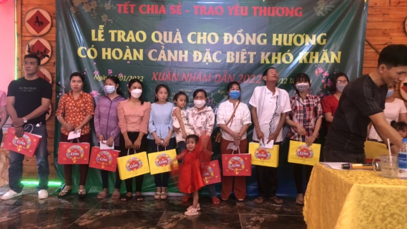 LỄ TRAO QUÀ CHO ĐỒNG HƯƠNG CÓ HOÀN CẢNH ĐẶC BIỆT KHÓ KHĂN XUÂN NHÂM DẦN