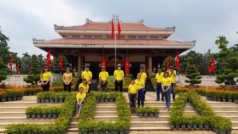 Hội Đồng Hương Nghệ An Miền Nam tổ chức dâng hương, dâng hoa tại nghĩa trang liệt sỹ Ngã Ba Giồng, Hóc Môn, TP. HCM nhân kỉ niệm 47 năm ngày giải phóng miền nam thống nhất đất nước 30/4/1975 - 30/4/2022